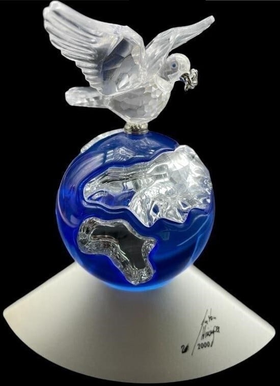 NIB SWAROVSKI CRYSTAL PLANET WITH PEACE DOVE FIGU" (1 of 5)