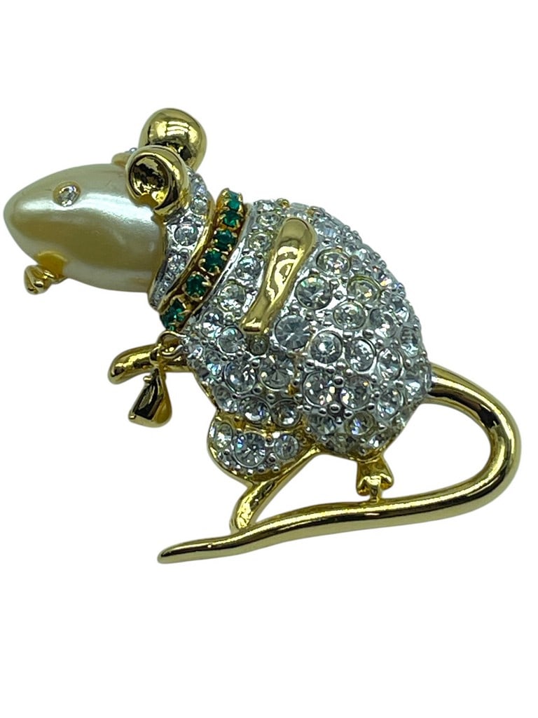 KJL KENNETH JAY LANE PEARL AND JEWEL MOUSE BROOCHN: KJL KENNETH JAY LANE PEARL AND JEWEL MOUSE BROOCH PIN -COMES WITH DUST COVER -VERY GOOD PRE OWNED CONDITION