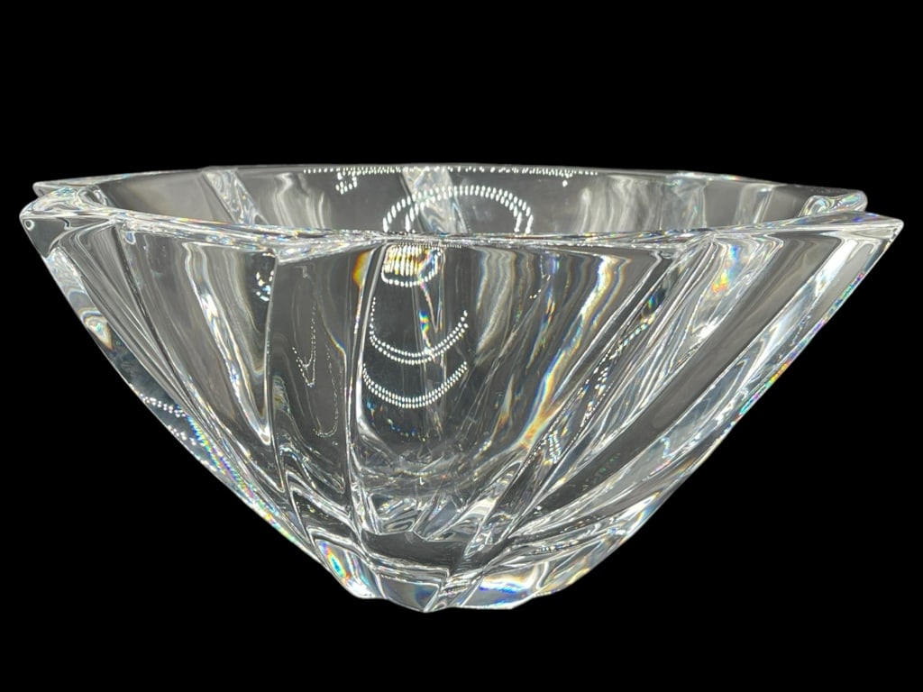 BACCARAT CRYSTAL OBJECTIF BOWL 8": BACCARAT CRYSTAL OBJECTIF BOWL 8" -VERY GOOD PRE OWNED CONDITION -APPROX 8" X 3.5" -JA 030325 ***Please note that due to limited storage space, all items must be picked up within 14 days of the auctio