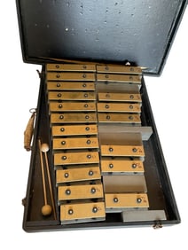 VINTAGE XYLOPHONE IN FITTED BLACK CASE
