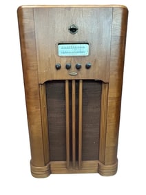 VINTAGE 1930S–40S FLOOR STANDING TUBE RADIO 38"
