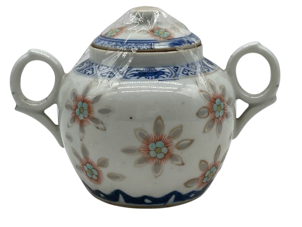 VINTAGE HAND-PAINTED PORCELAIN SUGAR BOWL 5": VINTAGE HAND-PAINTED PORCELAIN SUGAR BOWL 5" -VERY GOOD PRE OWNED CONDITION -APPROX 5" -FEATURES FLORAL MOTIF IN SOFT PASTELS WITH BLUE ACCENTS AND TWIN LOOP HANDLES. CHARMING ADDITION TO ANY TEA SET 