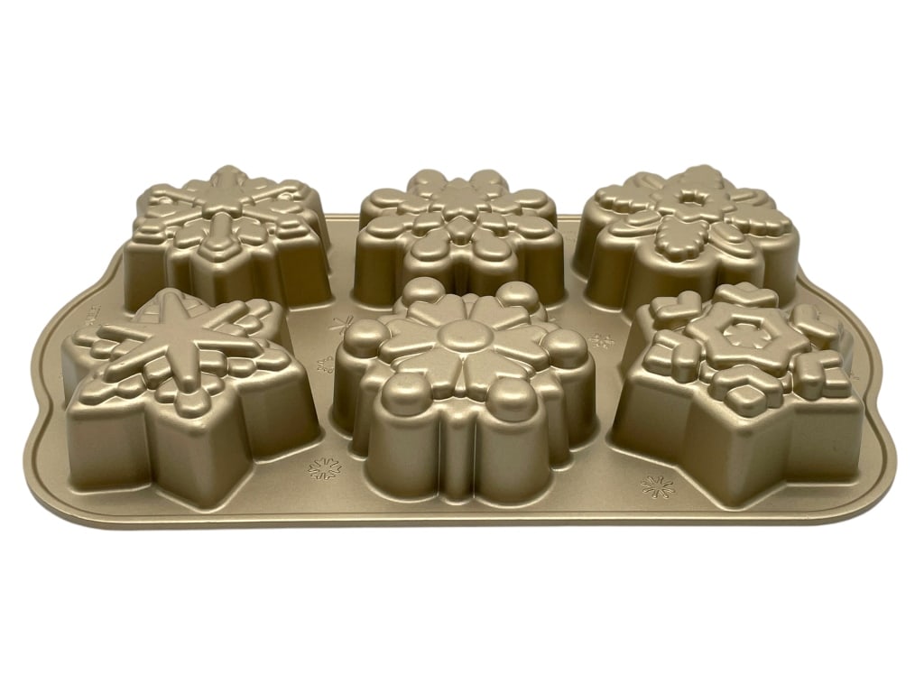 NEW! WILLIAMS SONOMA SNOWFLAKE CAKELET MOLD: NEW! WILLIAMS SONOMA SNOWFLAKE CAKELET MOLD -NEW! -WILLIAMS SONOMA, NORDIC WARE -APRROX 11" LONG