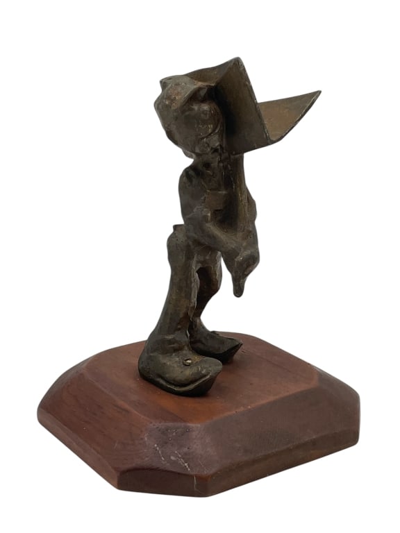 ART DECO BRONZE SCULPTURE OF A FIGURE IN A HAT 9" (1 of 5)