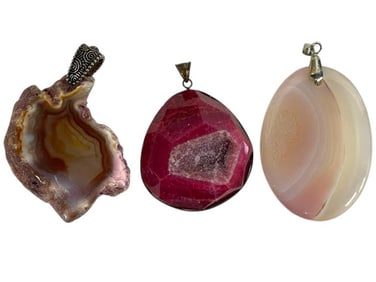 SET OF 3 AGATE PENDANTS IN PINKS