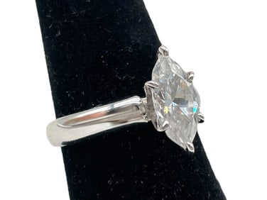 STERLING & MARQUISE-CUT SOLITAIRE RING 4.6G SZ8
