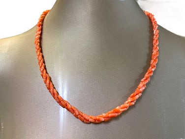 TWISTED CORAL CHIP NECKLACE