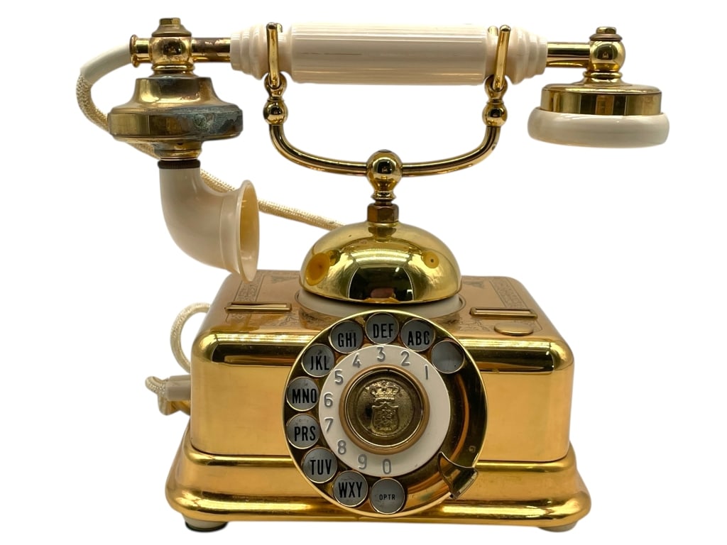 VINTAGE ROTARY TELEPHONE 23.5 CARAT GOLD PLATING: VINTAGE ROTARY TELEPHONE 23.5 CARAT GOLD PLATING -VERY GOOD PRE OWNED CONDITION, UNTESTED -APPROX 8.5" X 10" -FEATURES ORNATE CREST IN CENTER OF ROTARY WHEEL. CLASSIC DESIGN INSPIRED BY EARLY 20TH CEN