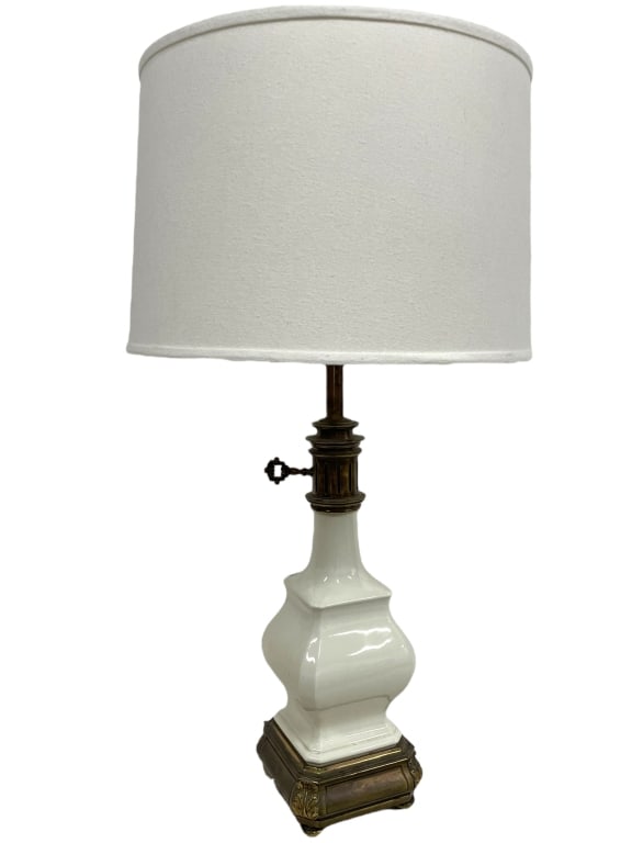 VINTAGE STIFFEL HOLLYWOOD REGENCY TABLE LAMP (1 of 6)