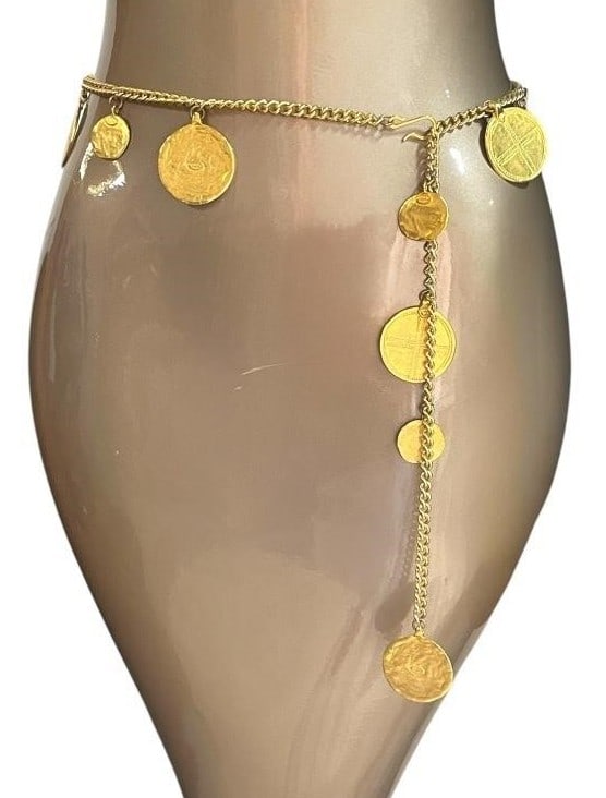 KENNETH LANE GOLD DISC CHAIN BELT 37": KENNETH LANE GOLD DISC CHAIN BELT 37" -VERY GOOD PRE OWNED CONDITION -APPROX 37" -JA 031025 / RL 061125 By bidding on this item,