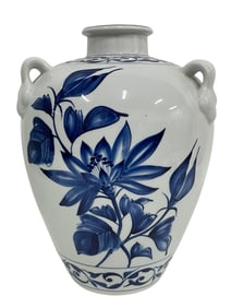 REED & BARTON BLUE AND WHITE PORCELAIN VASE 13.5"
