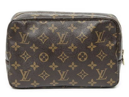 LOUIS VUITTON TOILETRY POUCH PM MONOGRAM CANVAS: LOUIS VUITTON TOILETRY POUCH PM MONOGRAM CANVAS_x005F -BROWN_x005F -COATED CANVAS_x005F -23*14*6CM_x005F -CONDITION RATING AB_x005F -ABB0644_x005F -THIS TIMELESS LOUIS VUITTON TOILETRY BAG IS CRAFTED