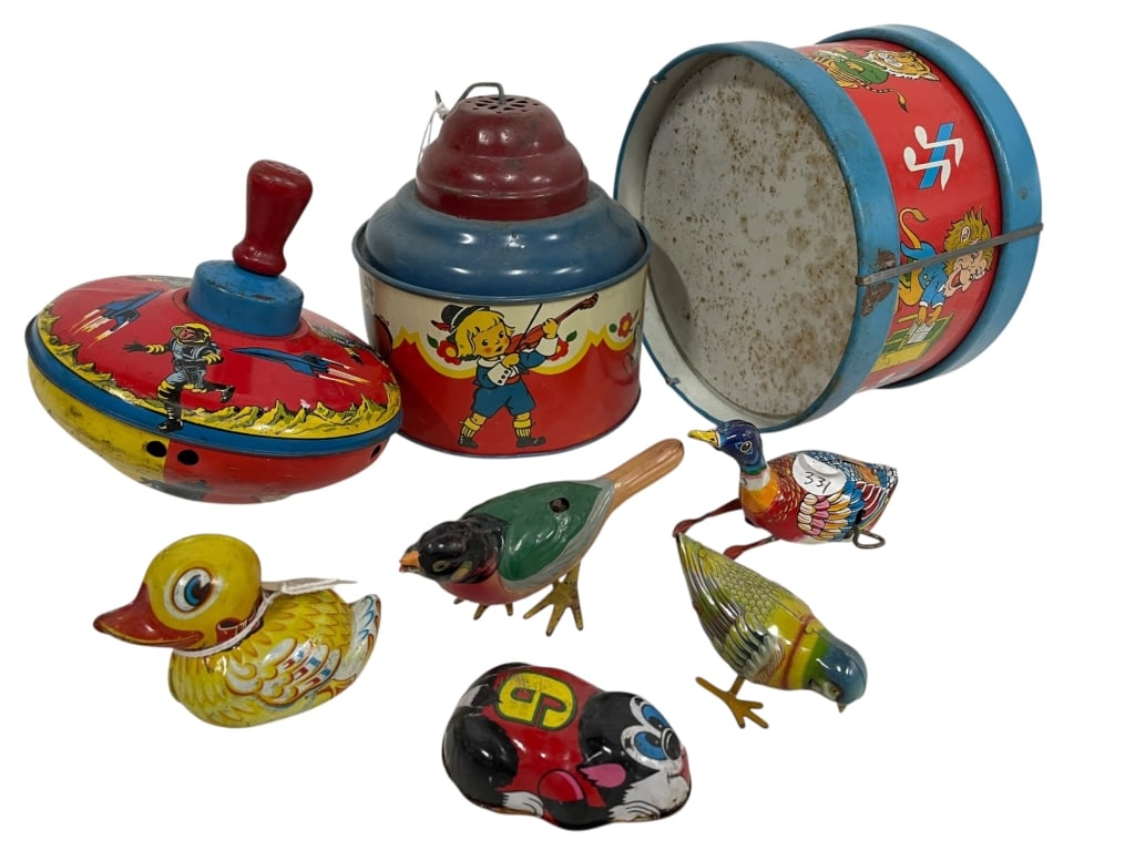 VINTAGE 1950'S TIN TOYS: VINTAGE 1950'S TIN TOYS _x005F_x001C_| LOT OF VINTAGE 1950s TIN LITHO TOYS – SPINNING TOPS, DRUM, AND ANIMALSCHARMING ASSORTED LOT OF 1950s VINTAGE TIN LITHOGRAPHED TOYS INCLUDING TWO SPINNING TOPS,
