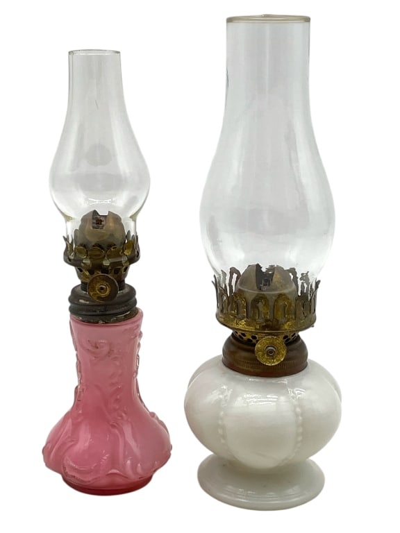PAIR OF ANTIQUE MINIATURE GLASS OIL LAMPS: PAIR OF ANTIQUE MINIATURE GLASS OIL LAMPS_x005F -VERY GOOD PRE OWNED CONDITION_x005F -APPROX 8"_x005F -LOVELY PAIR OF ANTIQUE MINIATURE OIL LAMPS FEATURING ORNATE MOLDED GLASS BASES. INCLUDES ONE IN P