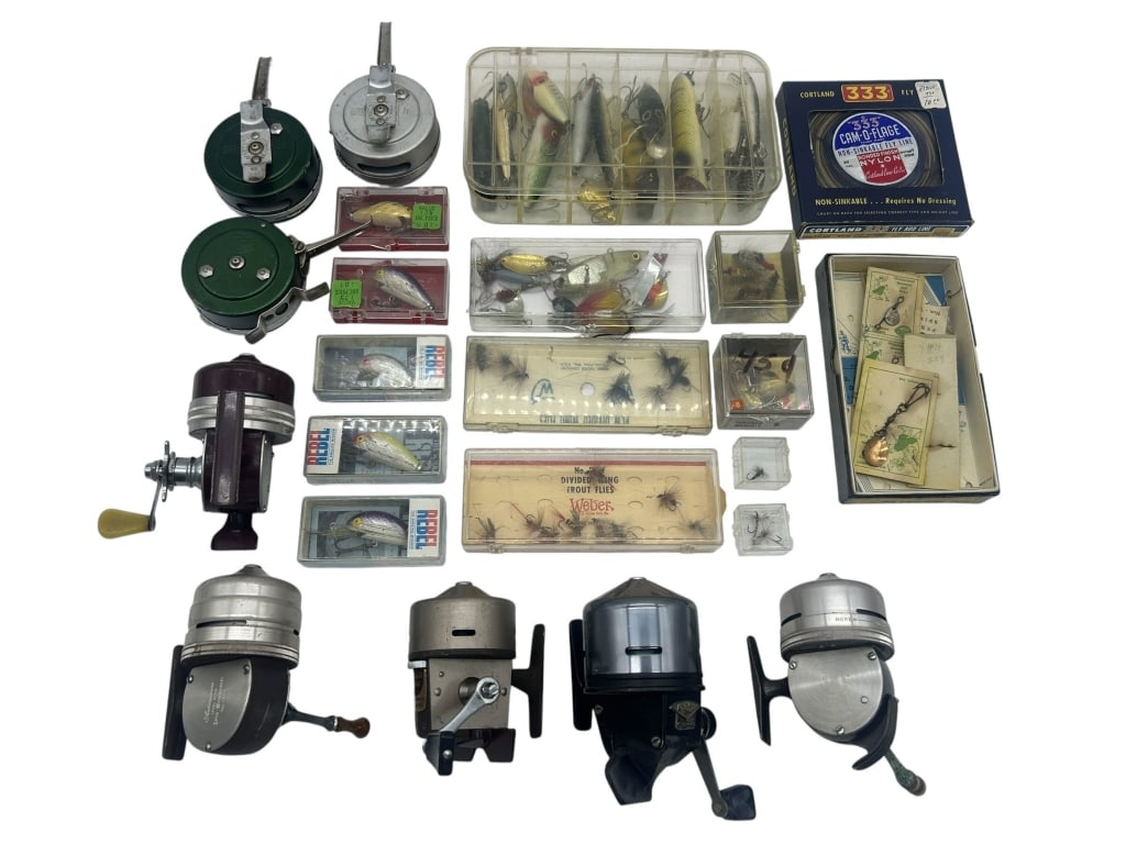 LARGE VINTAGE FISHING TACKLE LOT (1 of 6)