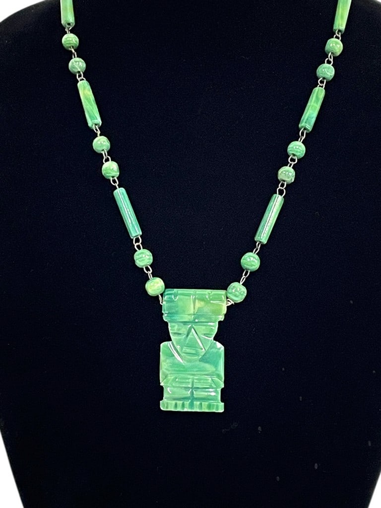 VINTAGE AZTEC STYLE GREEN JADE NECKLACE AND PENDAT (1 of 6)