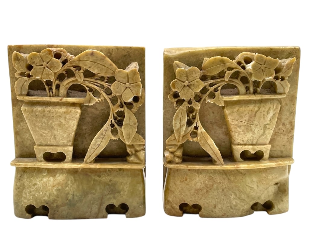 PAIR OF CHINESE SOAPSTONE FLOWER BOOKENDS 5": PAIR OF CHINESE SOAPSTONE FLOWER BOOKENDS 5" -VERY GOOD PRE OWNED CONDITION -PAIR OF BOOKENDS -APPROX 5" -JA 031825 By biddin