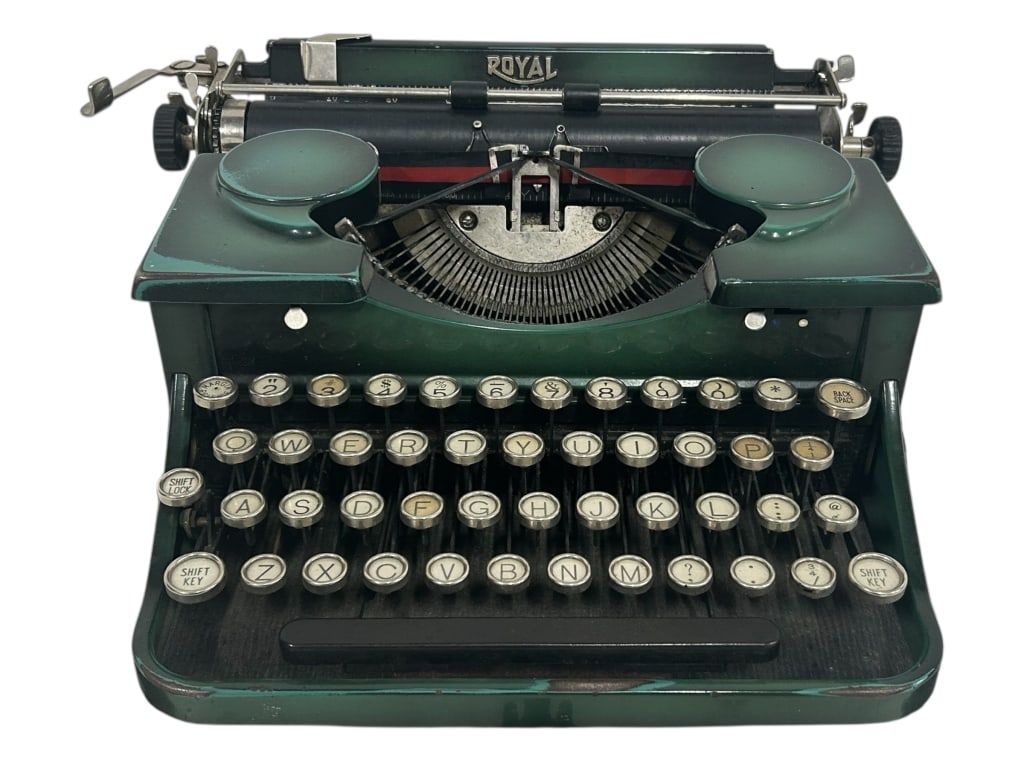 VINTAGE ROYAL PORTABLE TYPEWRITER 12.5" (1 of 5)