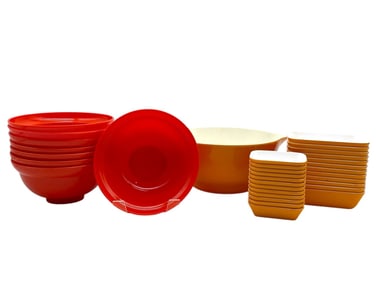 SET OF NORITAKE ORANGE & RED DINNERWARE PIECES