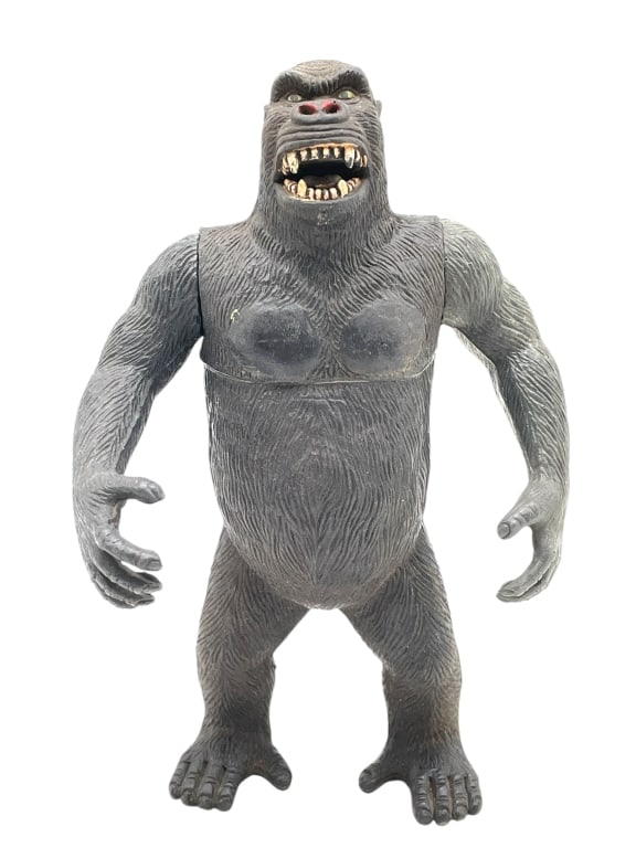 VINTAGE KING KONG MOVEABLE FIGURINE 8": VINTAGE KING KONG MOVEABLE FIGURINE 8" -VERY GOOD PRE OWNED CONDITION -APPROX 8" -DETAILED GORILLA WITH MENACING EXPRESSION AND EXPOSED TEETH. CLASSIC MONSTER MOVIE COLLECTIBLE -JA 041025 By bidding o