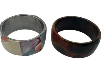 VINTAGE PAIR OF BANGLE BRACELETS
