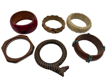 LOT OF VINTAGE BRACELETS