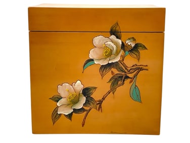 HAND-PAINTED LACQUERED WOODEN BOX 5"