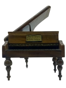 REUGE VINTAGE WOOD PIANO MUSIC TRINKET BOX