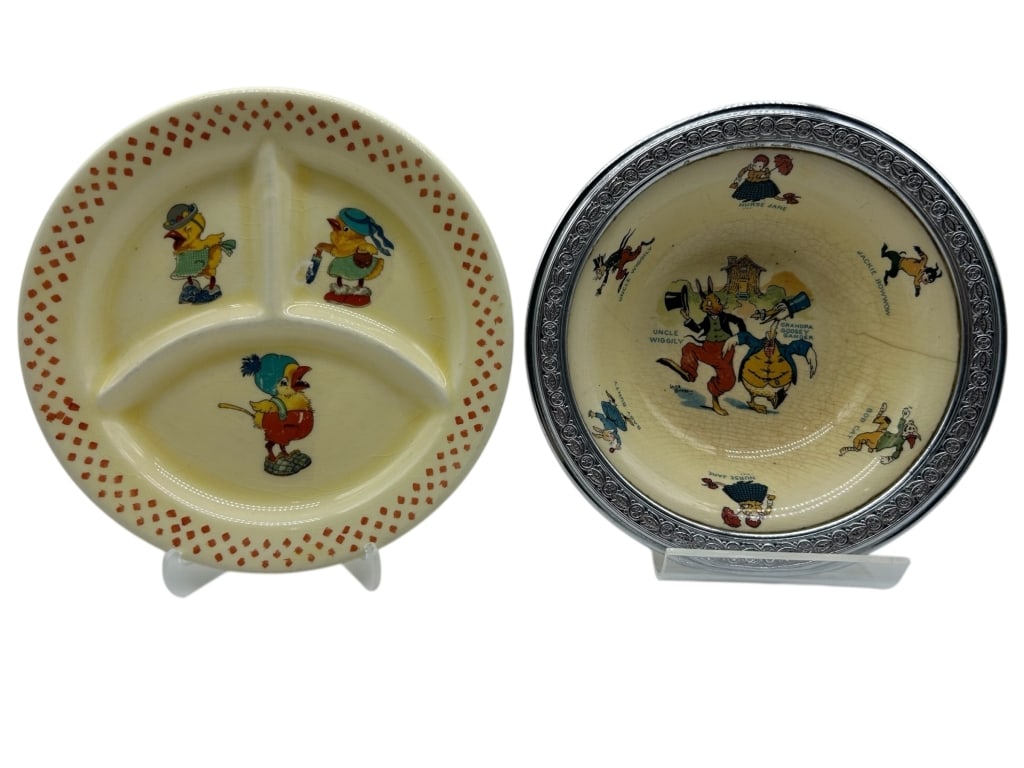 VINTAGE CHILDREN'S DISH SET 7": - VINTAGE CHILDREN'S DISH SET INCLUDING A DIVIDED PLATE AND STORYBOOK BOWL. THE DIVIDED PLATE FEATURES THREE ADORABLE ANTHROPOMORPHIC DUCK CHARACTERS IN PLAYFUL POSES, DECORATED WITH A RED CHECK BORDE