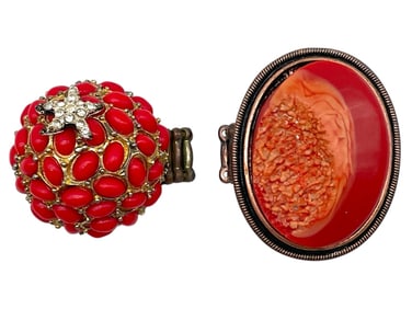 PAIR OF BOLD STATEMENT RINGS IN VIBRANT RED TONES