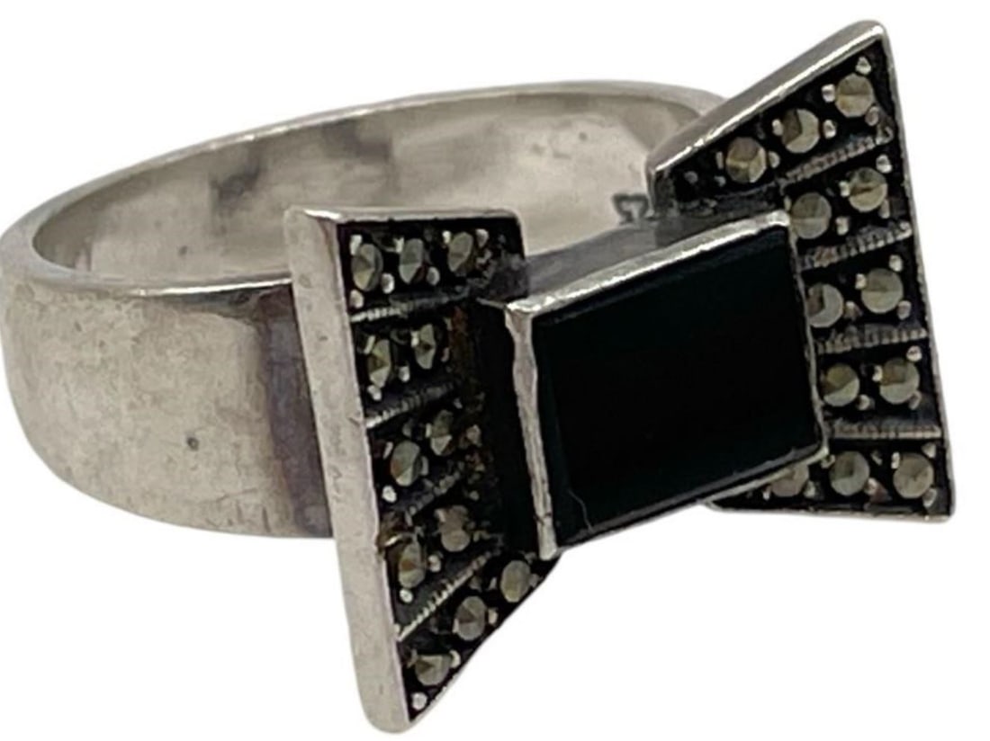 STERLING ONYX AND MARCASITE RING SZ 6.5 6.02G (1 of 2)