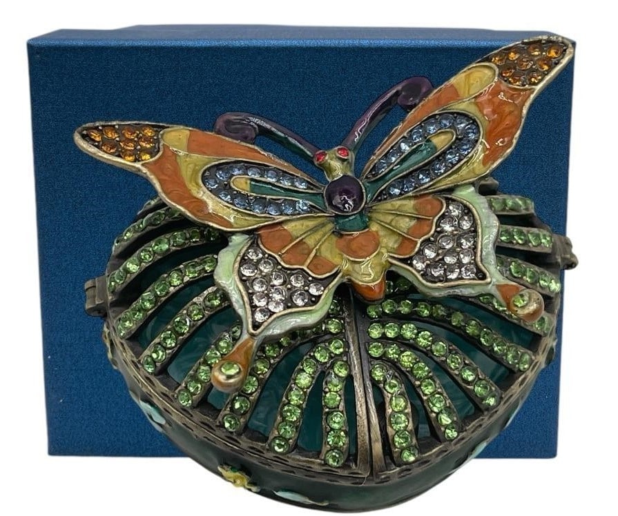 NEW JAY STRONGWATER STYLE BUTTERFLY TRINKET BOX: NEW JAY STRONGWATER STYLE BUTTERFLY TRINKET BOX -NEW IN BOX -SIZE: 2.5" By bidding on this item, you are abiding by the terms and con