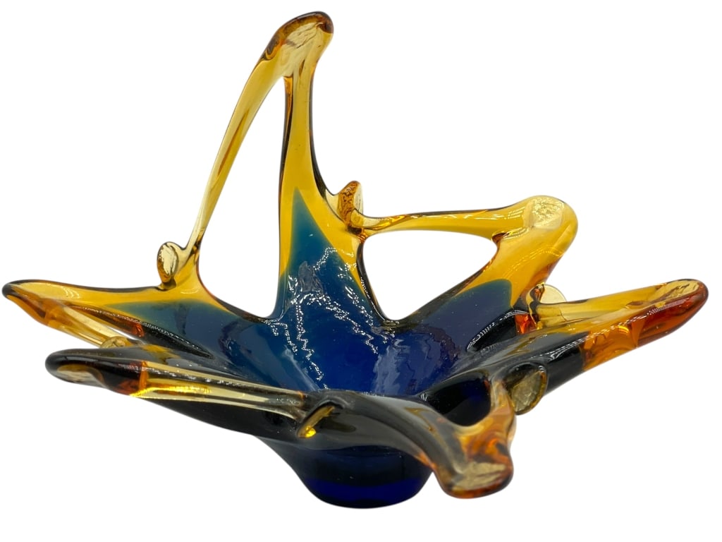 MURANO STYLE ART GLASS SCULPTURE BOWL 7": FREEFORM MURANO STYLE ART GLASS SCULPTURE BOWL IN VIBRANT SHADES OF AMBER, COBALT BLUE, AND BLACK, FEATURING DRAMATIC PULLED SPIKES AND ORGANICALLY SHAPED EDGES. THIS STRIKING PIECE MEASURES APPROXIMA