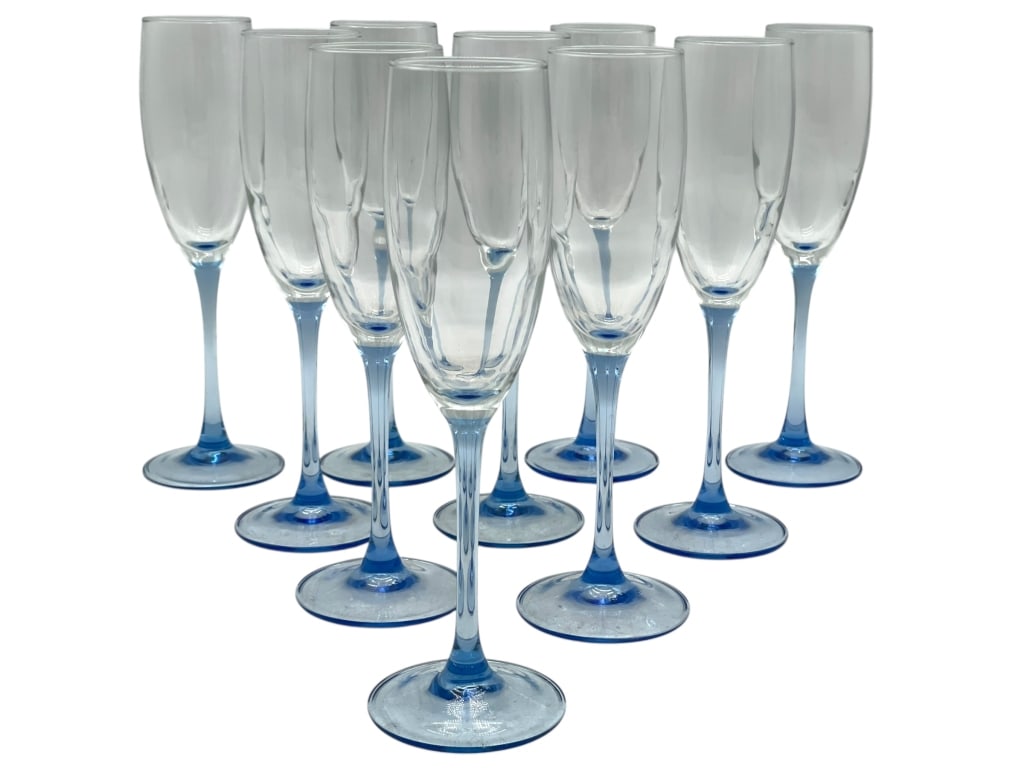 10 CHAMPAGNE FLUTES WITH GRADUATED BLUE STEMS: SET OF 10 CHAMPAGNE FLUTES WITH GRADUATED BLUE STEMS – ELEGANT AND MODERN DESIGN FEATURING CLEAR BOWLS AND FADED BLUE BASES, MEASURING APPROXIMATELY 8.25" H. STYLISH CHOICE FOR ENTERTAINING OR DISPL