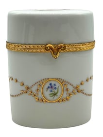 LIMOGES CASTEL FRANCE OVAL PORCELAIN BOX 4"