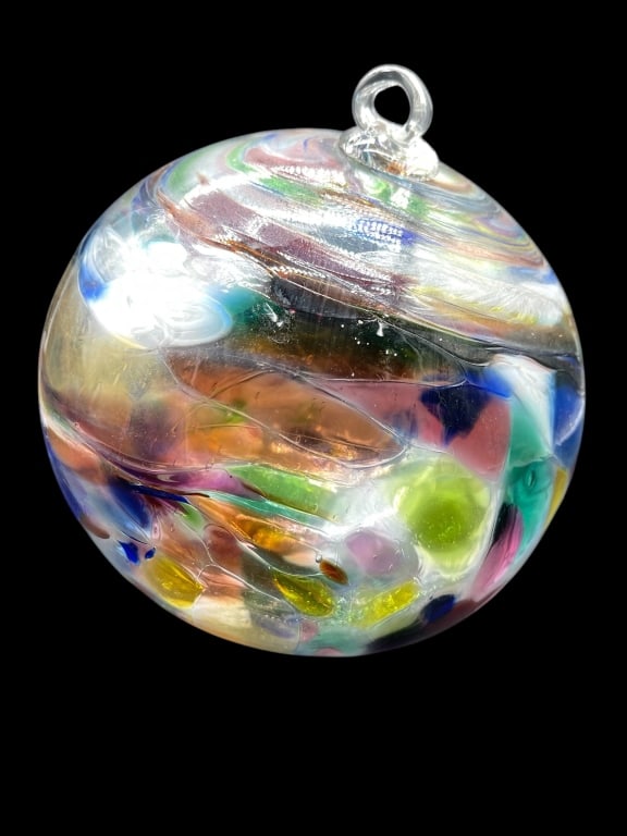 ART GLASS GLOBE HANGING ORNAMENT 8": ART GLASS GLOBE HANGING ORNAMENT 8"_x005F - UNIQUE HANGING GLASS GLOBE DECOR PIECE _x005F - APPROX SIZE: 8"_x005F - VERY GOOD PRE OWNED CONDITION_x005F - KW319