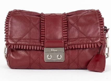DIOR CANNAGE LEATHER NEW LOCK FLAP HANDBAG: DIOR NEW LOCK FLAP RED CANNAGE LEATHER SILVER -RED -CALF LEATHER -25*18*12CM -DUSTBAG -CONDITION RATING A -GTA0694 -THIS EYE-CATCHING CHRISTIAN DIOR FLAP BAG IS CRAFTED FROM BURGUNDY CANNAGE-QUILTED L