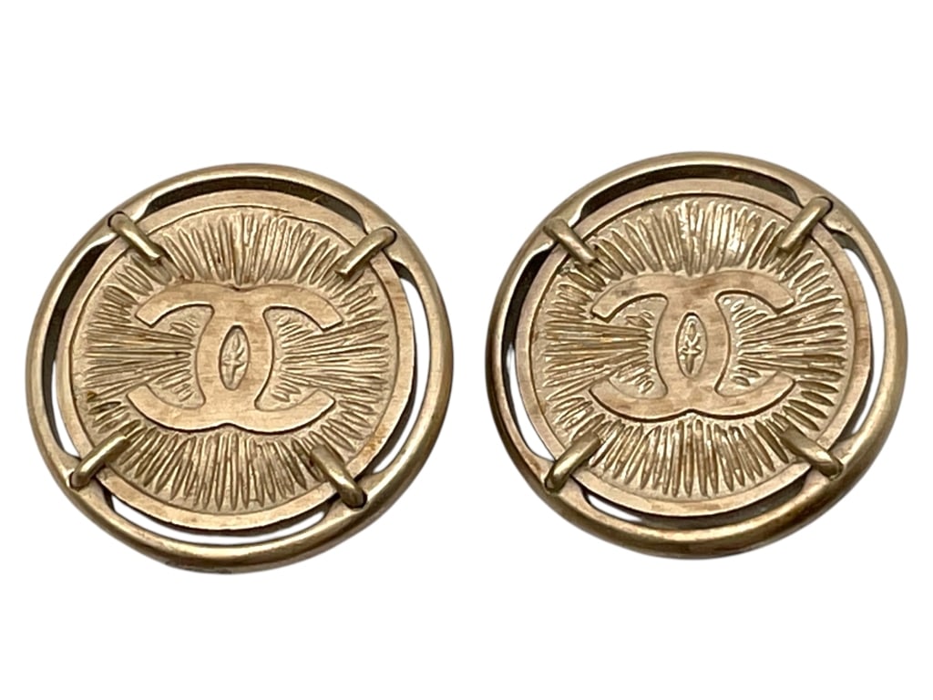 CHANEL GOLD DISK CLIP ON EARRINGS (1 of 5)