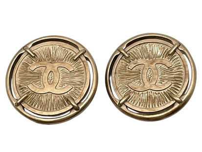 CHANEL GOLD DISK CLIP ON EARRINGS: CHANEL GOLD DISK CLIP ON EARRINGS -VERY GOOD PRE OWNED CONDITION -APPROX .75" -JA 031025 / RL 061125 &nbsp; By bidding on this item, you