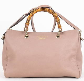 GUCCI PINK LEATHER BAMBOO HANDBAG: GUCCI BAMBOO MEDIUM BOSTON PINK CALFSKIN GRAINED LEATHER GOLD -PINK -CALF LEATHER -33*22*18CM -STRAP, CARE CARD -CONDITION RATING AA -GTA0723 -THIS ELEGANT GUCCI TOTE IS CRAFTED IN MAUVE PEBBLED LEATH