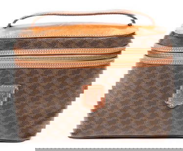 CELINE TOP HANDLE TOILETRY POUCH: CELINE TOP HANDLE TOILETRY POUCH MACADAM COATED CANVAS -BROWN -COATED CANVAS -21*15*7CM -CONDITION RATING AB -ABB1292 -A TIMELESS TRAVEL ESSENTIAL FEATURING CELINE'S ICONIC MACADAM MONOGRAM COATED CAN