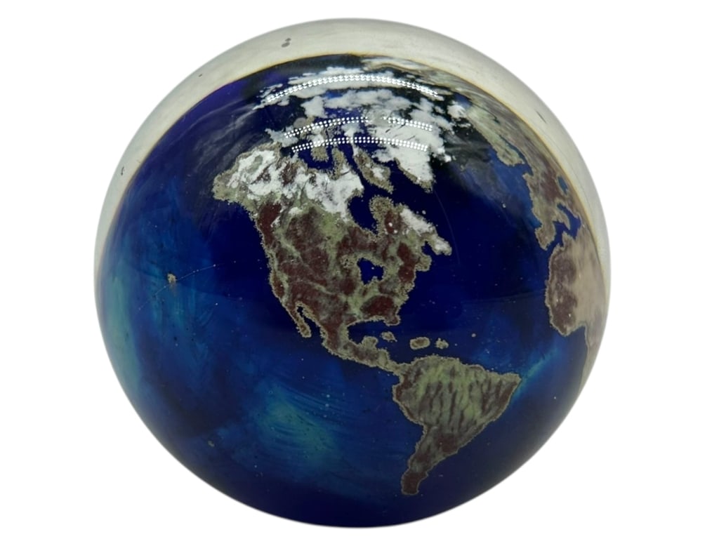 LUNDBERG STUDIOS GLASS GLOBE PAPERWEIGHT 2.5" (1 of 4)