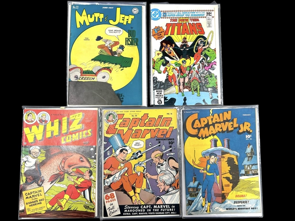 COMIC BOOK BATCH 3 - DC COMICS (1 of 3)