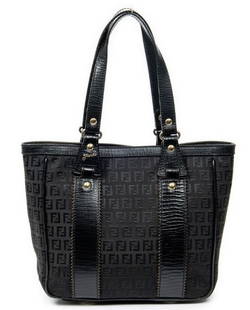 FENDI SMALL SHOPPING TOTE HANDBAG: FENDI SMALL SHOPPING TOTE ZUCCHINO CANVAS_x005F -BLACK_x005F -CANVAS_x005F -26*24.5*9CM_x005F -CONDITION RATING AB_x005F -ABB0318_x005F -FENDI BLACK ZUCCHINO MONOGRAM CANVAS TOTE BAG WITH PATENT LEATH