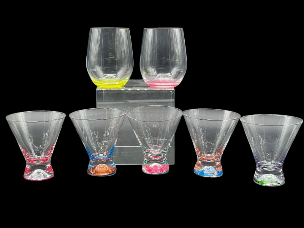 SET OF 8 MODERN COLORED BASE GLASSES: SET OF 8 MODERN COLORED BASE GLASSES INCLUDING 6 TAPERED MARTINI-STYLE GLASSES AND 2 STEMLESS WINE GLASSES. EACH PIECE FEATURES A CLEAR GLASS BODY WITH A VIBRANT COLORED BASE IN SHADES OF PINK, ORANGE