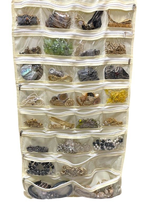 ASSORTED LOT OF VINTAGE AND COSTUME JEWELRY (1 of 4)