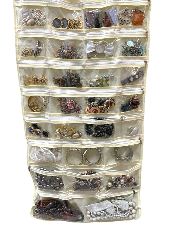 ASSORTED LOT OF VINTAGE AND COSTUME JEWELRY (1 of 4)