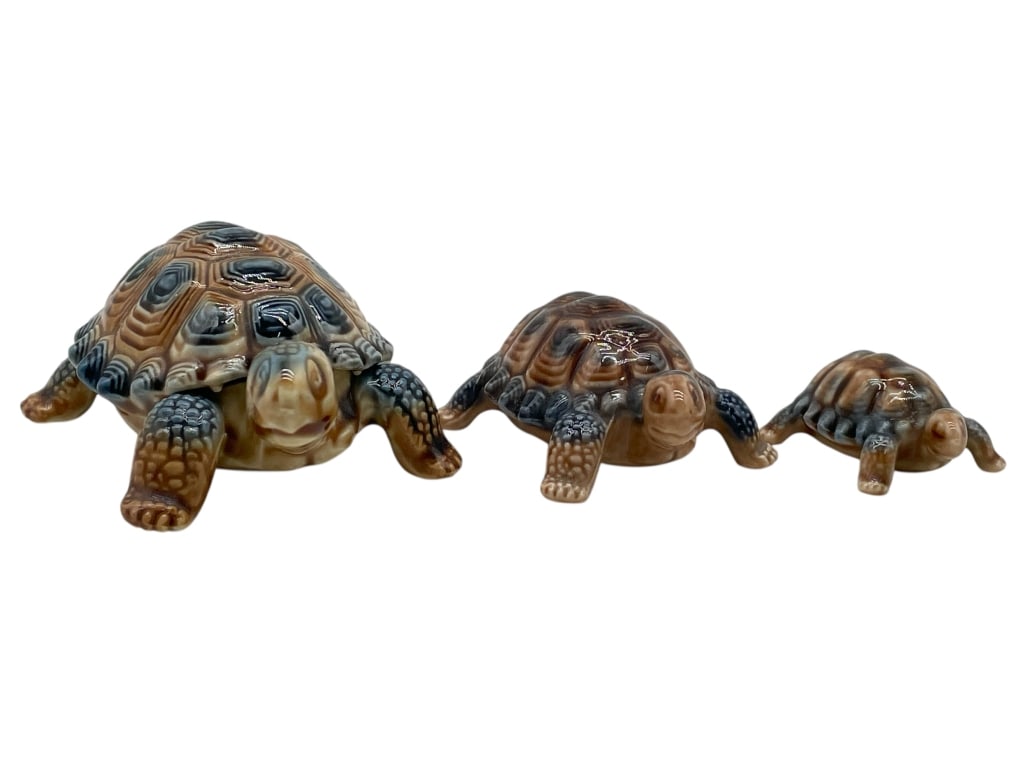 3 WADE PORCELAIN TORTOISE FIGURINES (1 of 7)