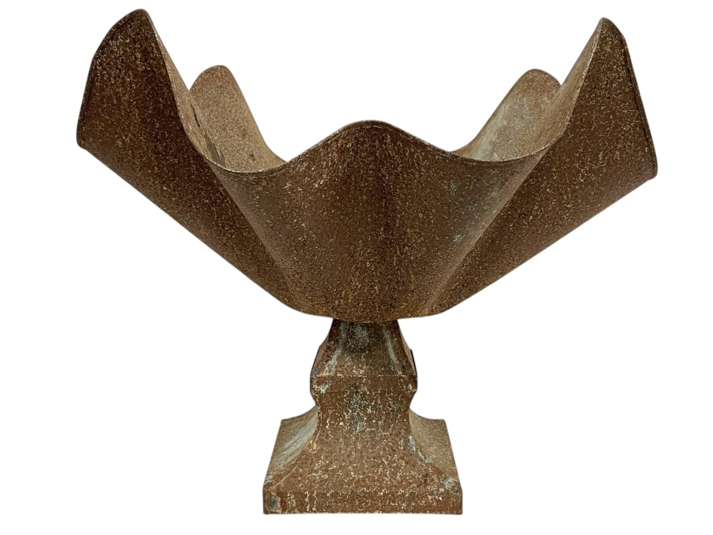 METAL KERCHIEF PLANTER W/ BASE 21": METAL KERCHIEF PLANTER W/ BASE 21" -GOOD PRE OWNED CONDITION, SOME WEAR FROM AGE -APPROX 21" X 17.5", BASE 7.5" -SCULPTURAL CAST METAL DESIGN FEATURING FOLDED CORNERS REMINISCENT OF A HANDKERCHIEF OR 