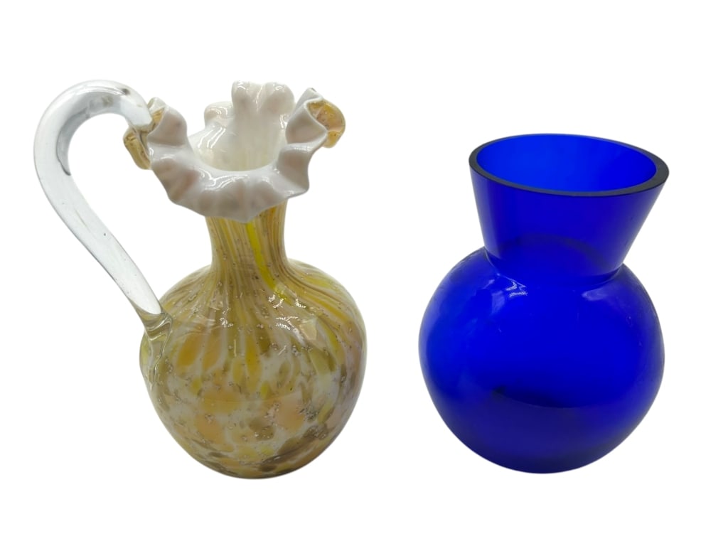 SET OF TWO GLASS VASES (1 of 8)
